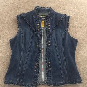 Sleeveless denim jacket
